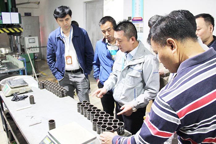 东莞市石碣镇政府领导一行莅临小优米app密封公司总部参观指导工作现场