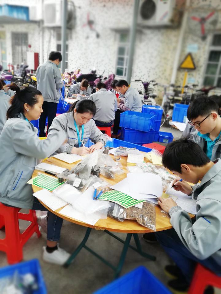 “小优米app人”在对每一个密封件产品仔细点数、初盘、抽盘等