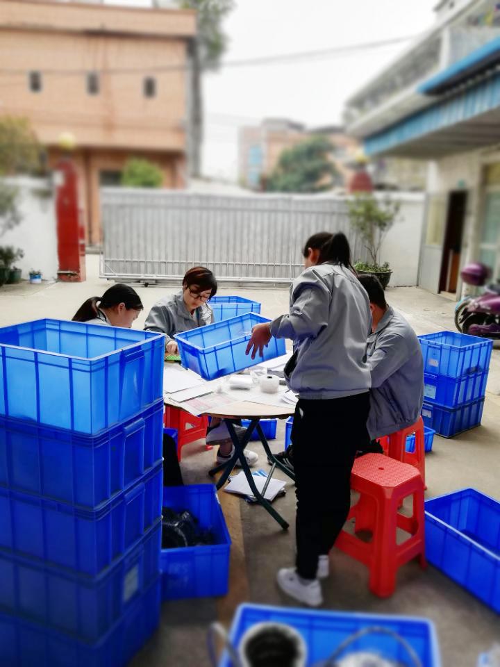 “小优米app人”在对每一个密封件产品仔细点数、初盘、抽盘等