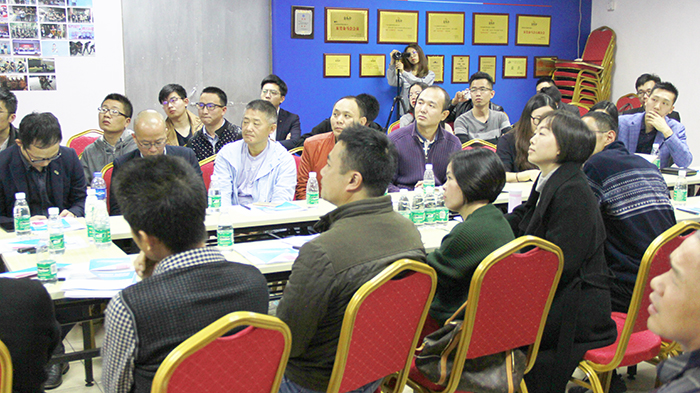 小优米app胡燕林总经理上台演讲分享 小优米app胡燕林总经理上台演讲分享