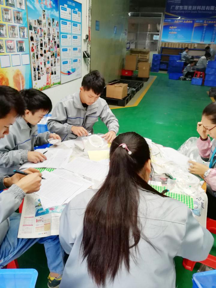 “小优米app人”在对每一个密封件产品仔细点数、初盘、抽盘等