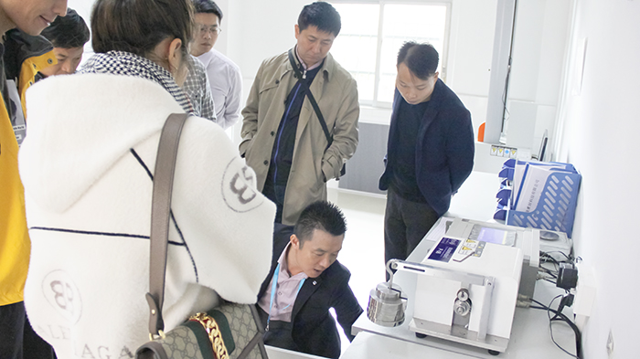 悠米游戏中心安卓版生产车间现场