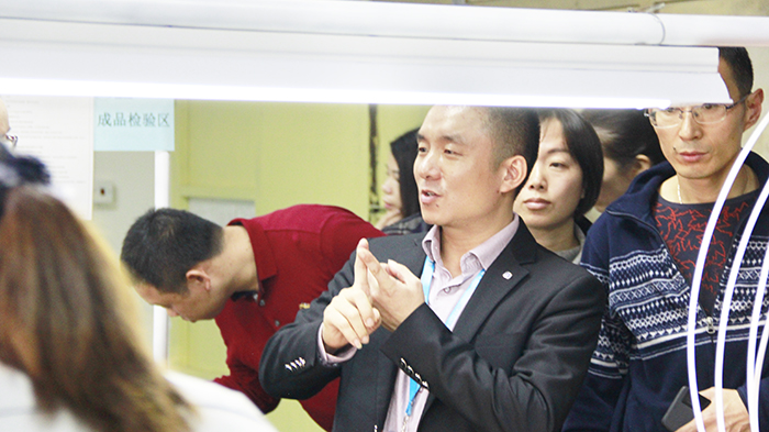 小优米app胡燕林总经理上台演讲分享