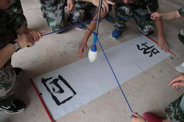小优米app人团队在玩神笔马良游戏