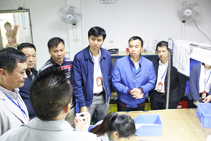 东莞市石碣镇政府领导一行莅临小优米app密封公司总部参观指导工作现场